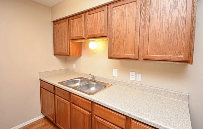 Building Photo - 1600 S Palestine St