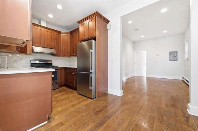 Building Photo - 202 Bowers St