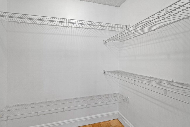 Building Photo - 1021 Flame Vine Ave