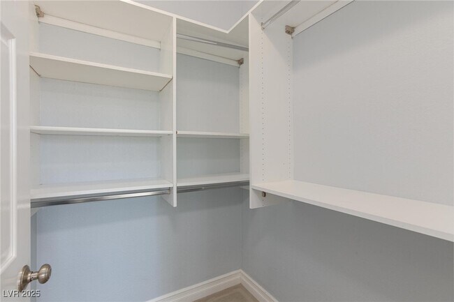 Building Photo - 8949 Diamond Falls Dr