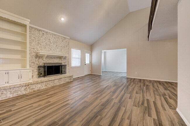 Building Photo - 6524 Eastbourne Ln