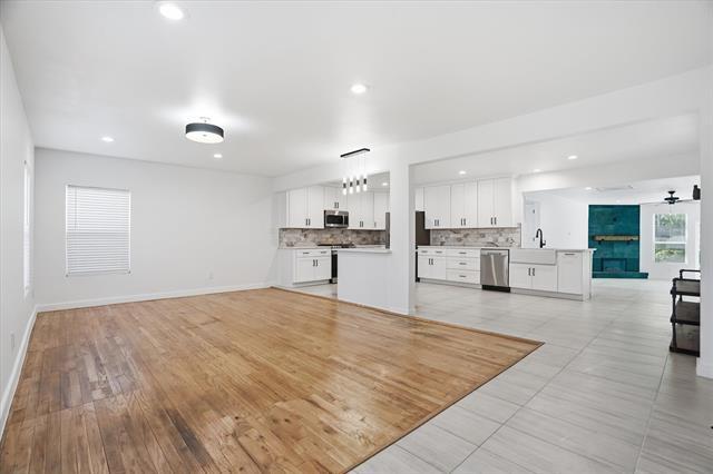 Building Photo - 2228 Goldenrod Ave