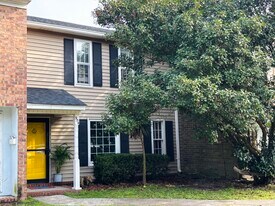 Building Photo - 904 Beresford Ct
