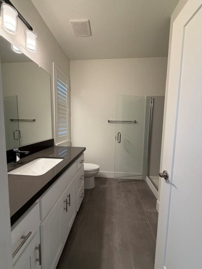 Building Photo - Loft home in downtown Woodland with SOLAR!!