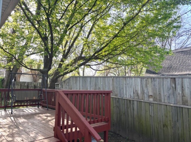 Building Photo - Charming Two Bedroom Downtown Springdale -