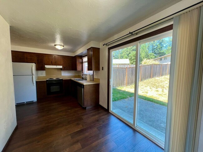 Building Photo - 2 BD Hawks Prairie Duplex