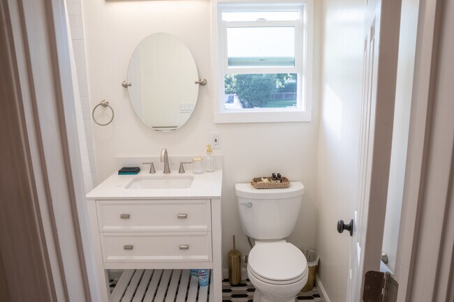 Building Photo - 1621 Campus Rd