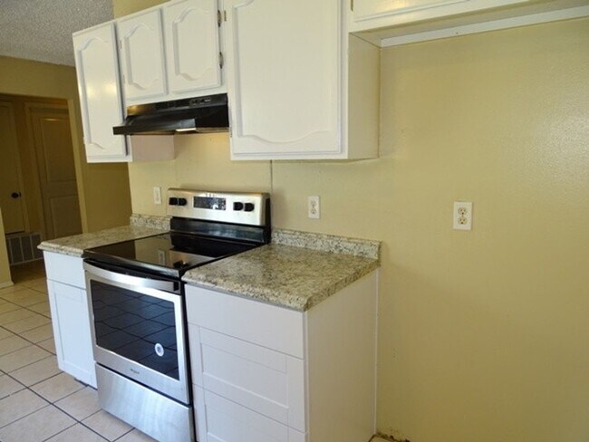 Building Photo - 9122 Ocean Gate St