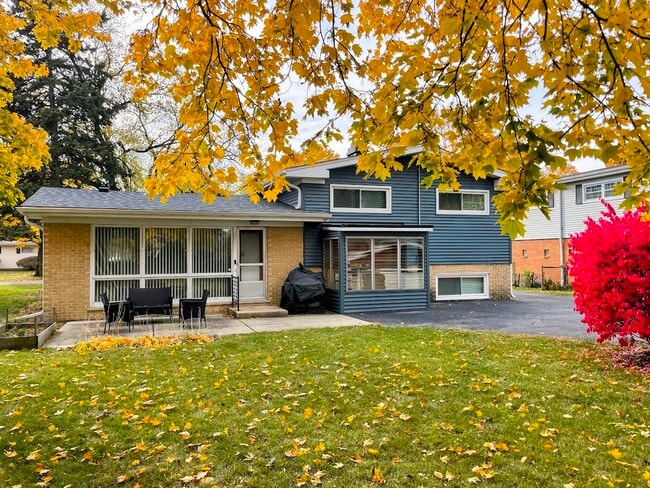 Building Photo - 543 S 7th St