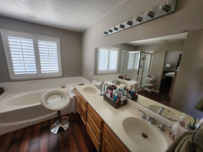 Building Photo - Rare rental in Sycamore Crossing!