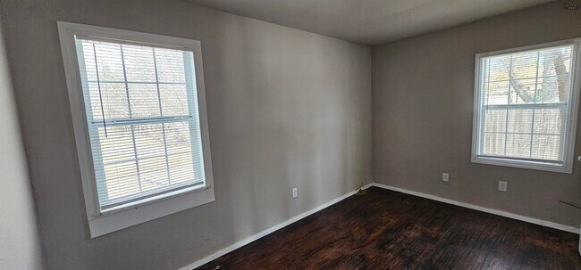 Building Photo - 1633 Lucas Ave