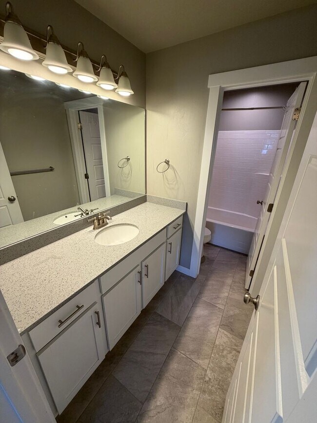 Building Photo - Beautiful 5-Bedroom Home in Lehi - Plenty of Storage!