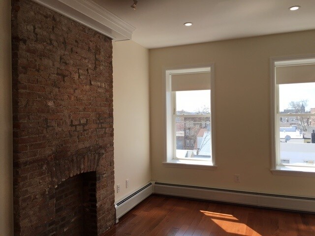 Building Photo - 42 Beacon Ave