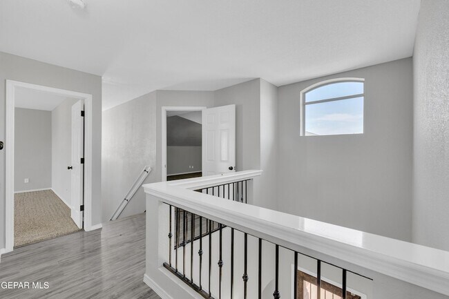 Building Photo - 14378 N Cave Dr