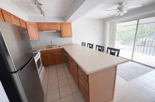 Building Photo - 6495 E Happy Canyon Rd