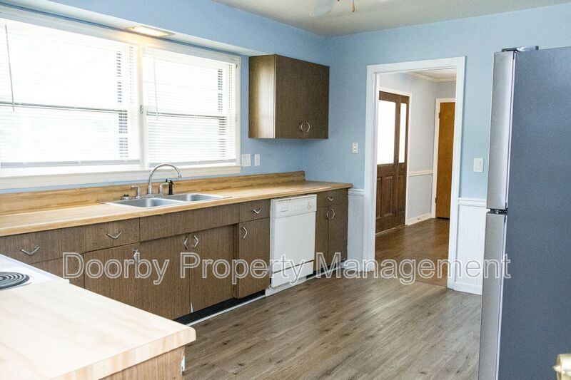 Building Photo - 3625 Sunrise Terrace