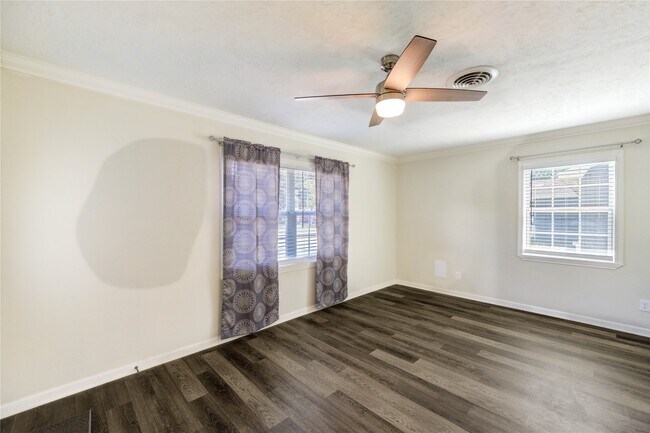 Building Photo - 5317 Crestmont St