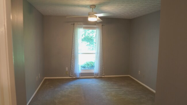 Building Photo - 710 Park Ridge Cir