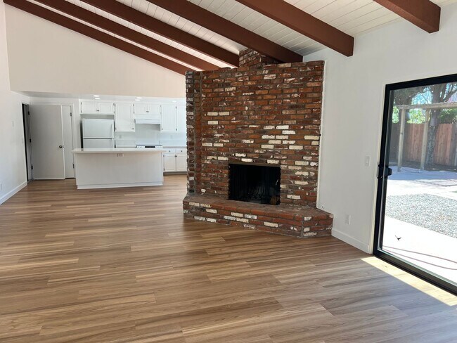 Building Photo - Updated 3 bedroom Home