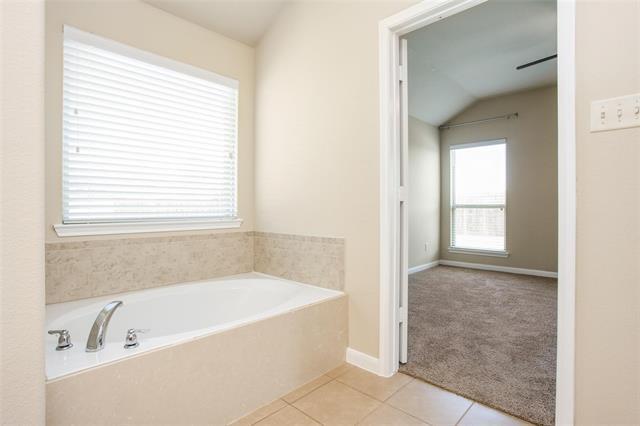 Building Photo - 604 Elm Grove