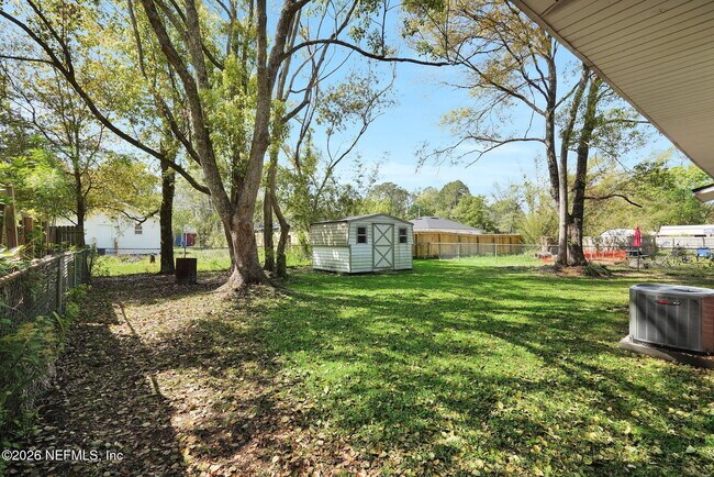 Building Photo - 648 W Oliver St