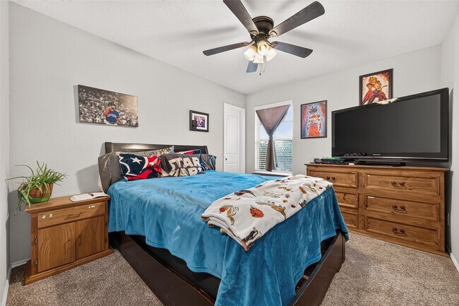 Building Photo - 811 Petunia Falls Ln
