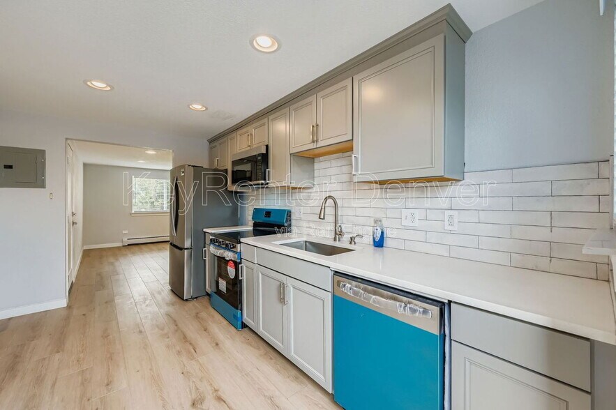 Building Photo - 2356 S Linden Ct