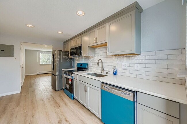 Building Photo - 2356 S Linden Ct