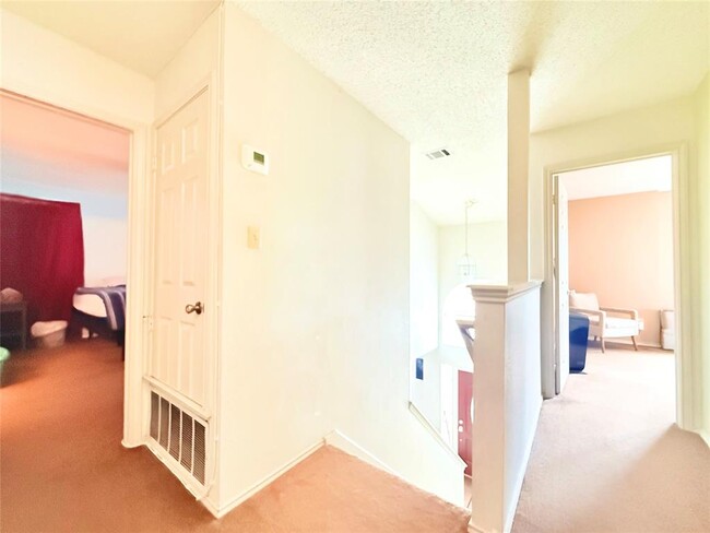 Building Photo - 1407 Deer Ledge Trail