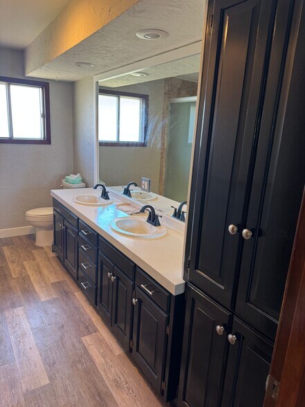 Building Photo - 9811 NE 152nd Ave