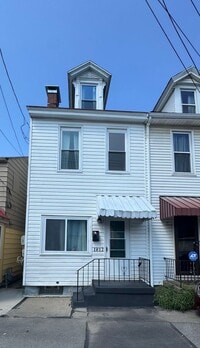 Building Photo - Spacious 3 bedroom, 2 bath home in Sharpsburg