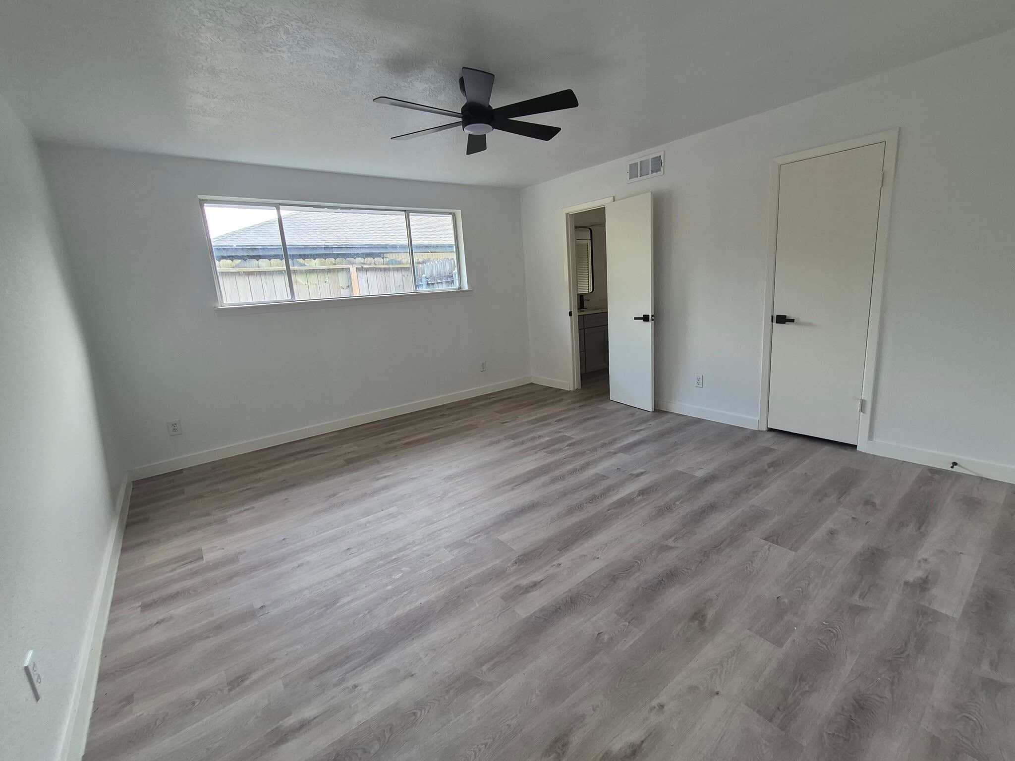 Building Photo - 10603 Hillcroft Ave