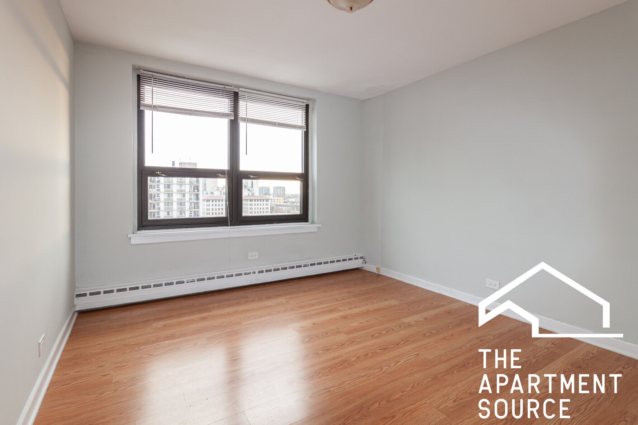 Building Photo - 445 W Wellington Ave