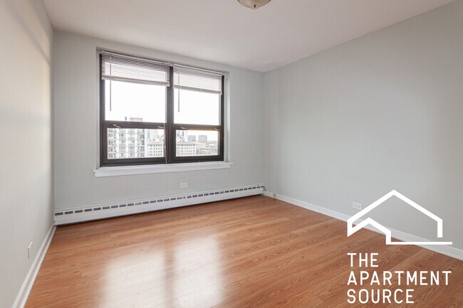 Building Photo - 445 W Wellington Ave