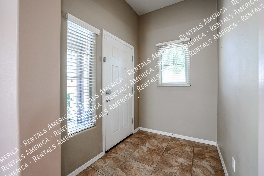Building Photo - 2127 W Monte Cristo Ave