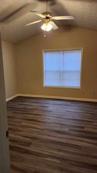 Building Photo - 45 Spring Valley Way