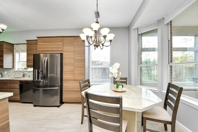 Building Photo - 20922 Whitevine Way