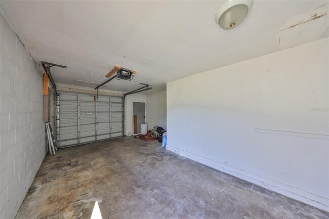 Building Photo - 6025 Florida Cir S
