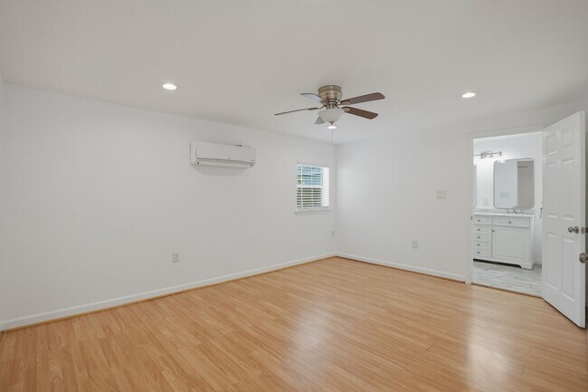 Building Photo - 5315 Bell St