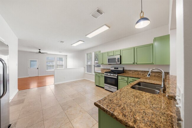 Building Photo - 923 Shirefield Ln