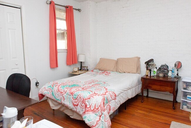 Building Photo - 1743 Commonwealth Ave