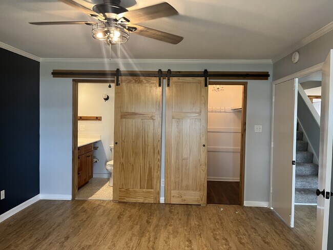 Building Photo - Stunning Waterfront Townhouse with 3 Bedro...