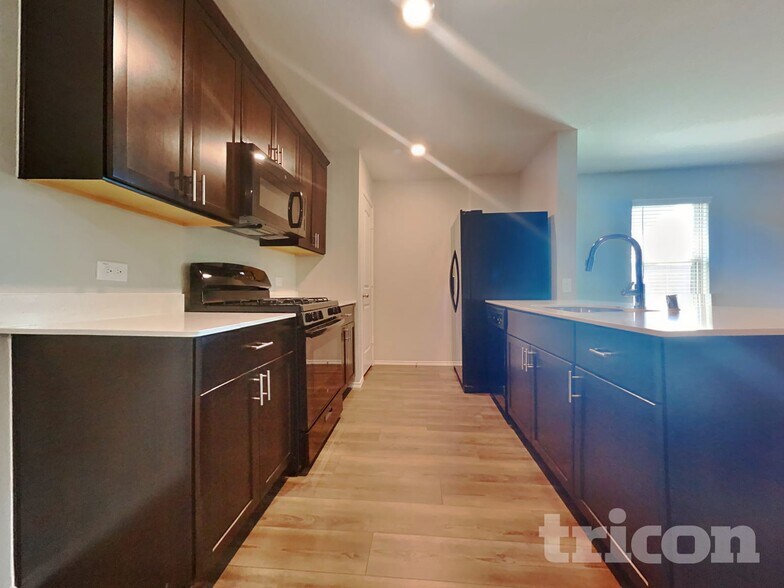 Building Photo - 1805 Westfall Dr