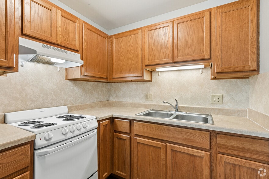 1BR, 1BA - 700SF - Kitchen - Freedom Ring Apartments