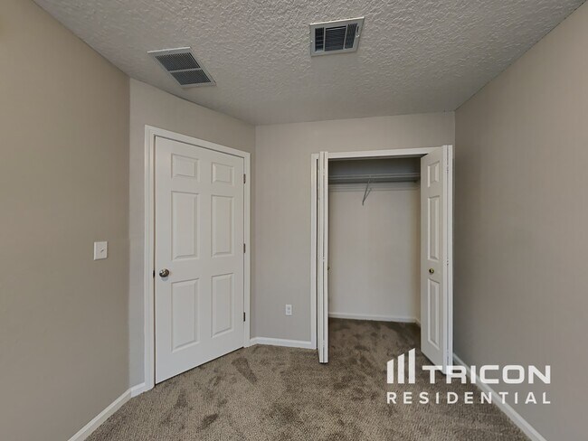 Building Photo - 15252 Bareback Dr