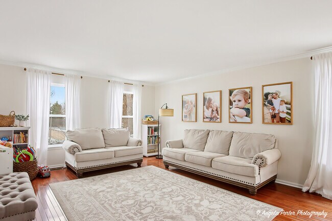 Building Photo - 1901 Kennedy Dr