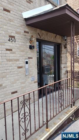Building Photo - 450 Harding Pl