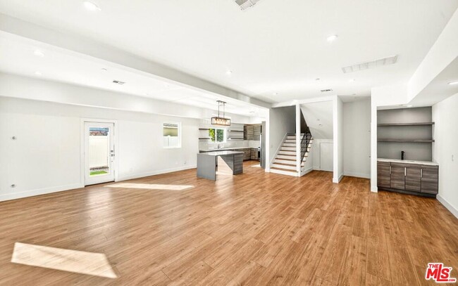 Building Photo - 5641 Riverton Ave