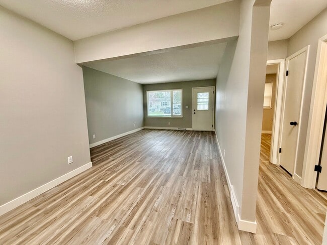 Building Photo - 1710 Carriage Hill Dr