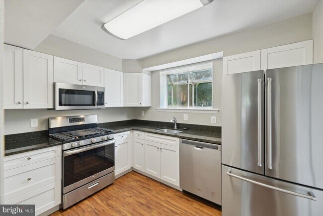 Building Photo - 3723 Ingalls Ave